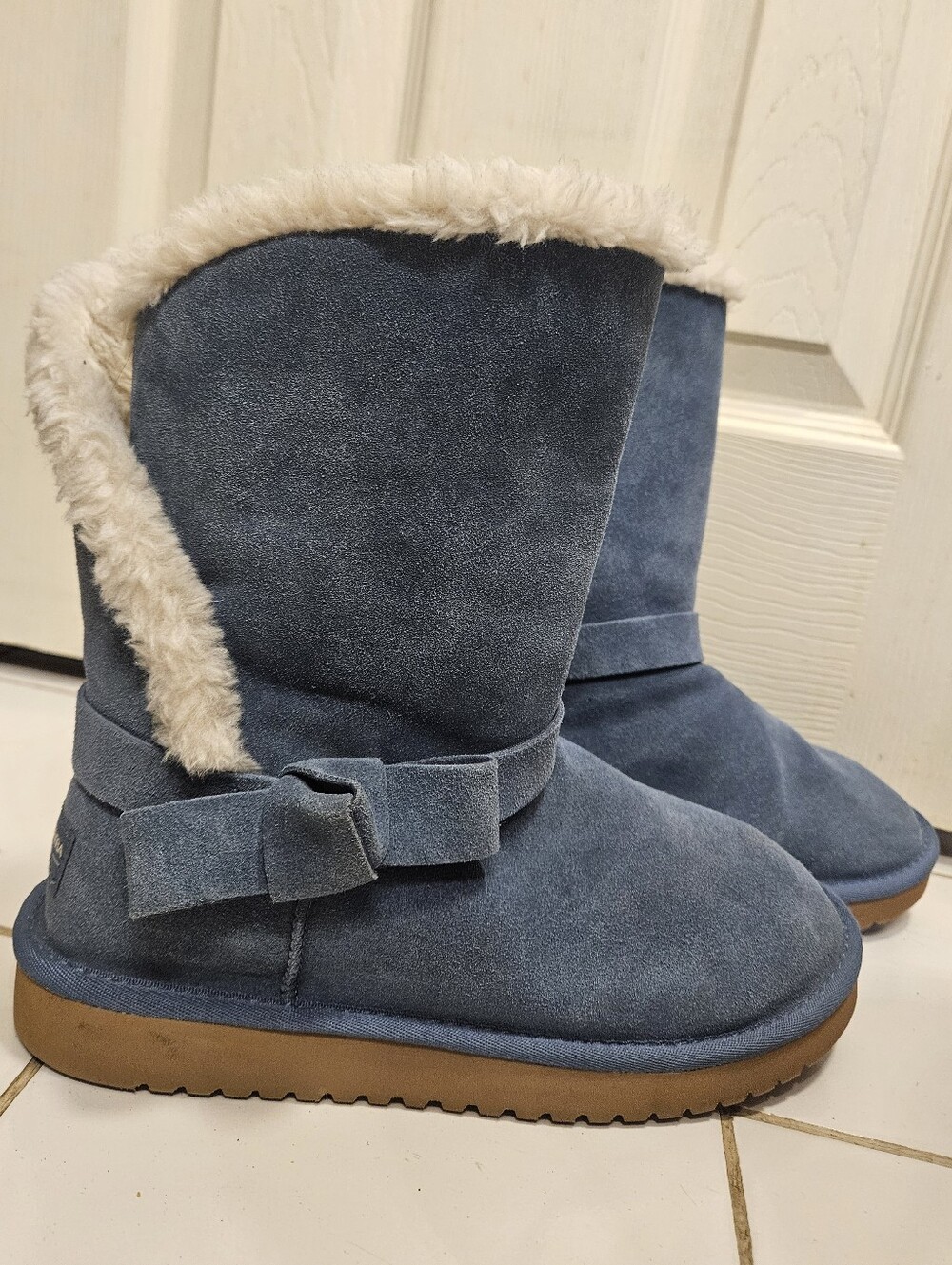 Koolaburra by UGG Arlena Short Suede Bow Boots Blue womens size 9